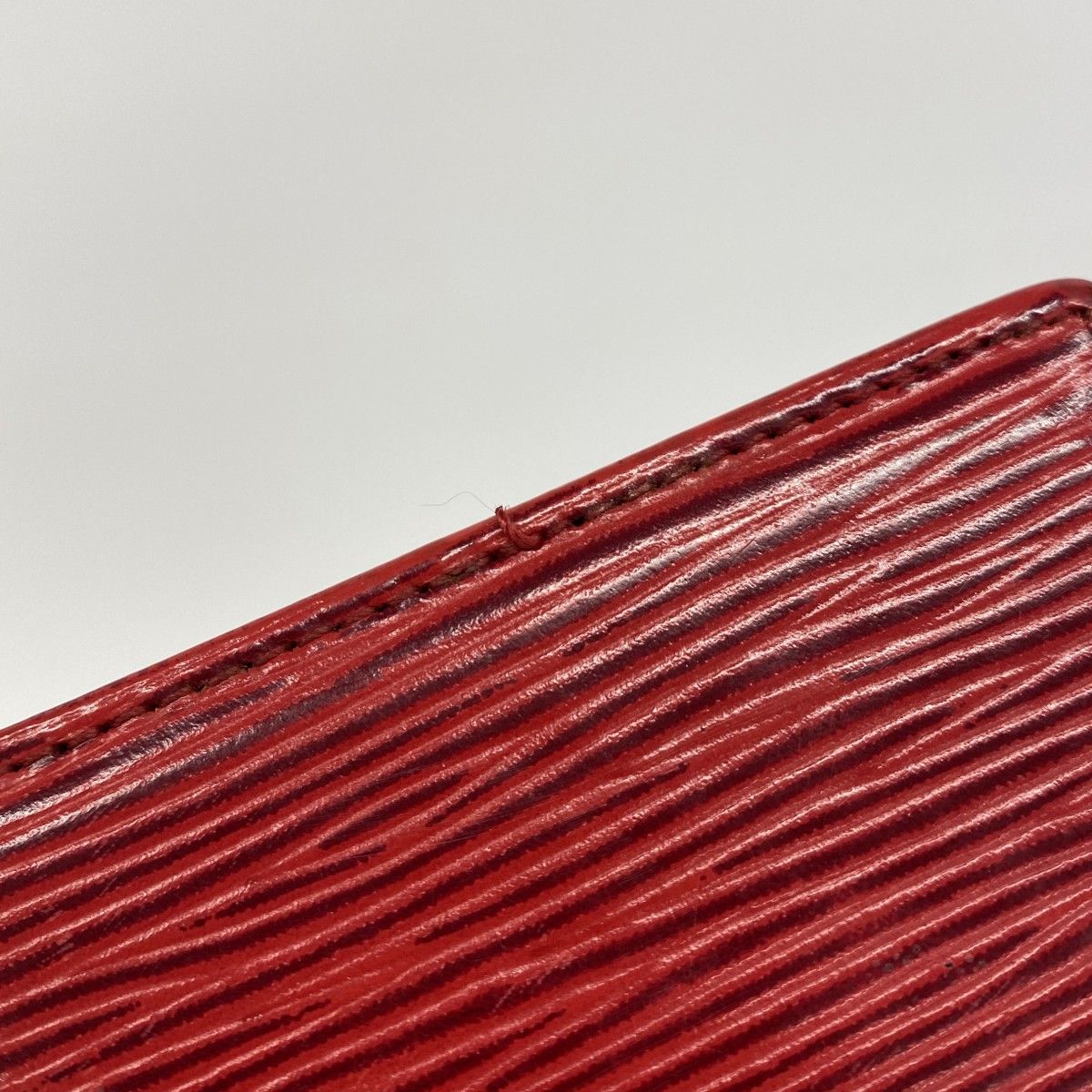 Louis Vuitton Coin Case Epi Porte Moneboite Castilian — view 7