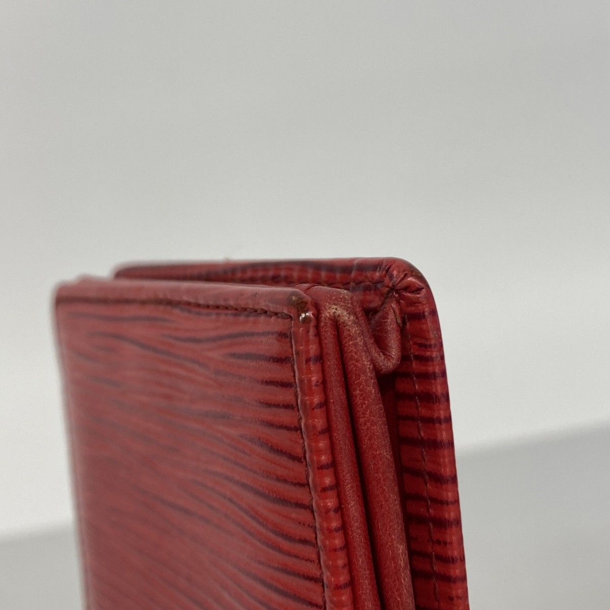 Louis Vuitton Coin Case Epi Porte Moneboite Castilian — view 8