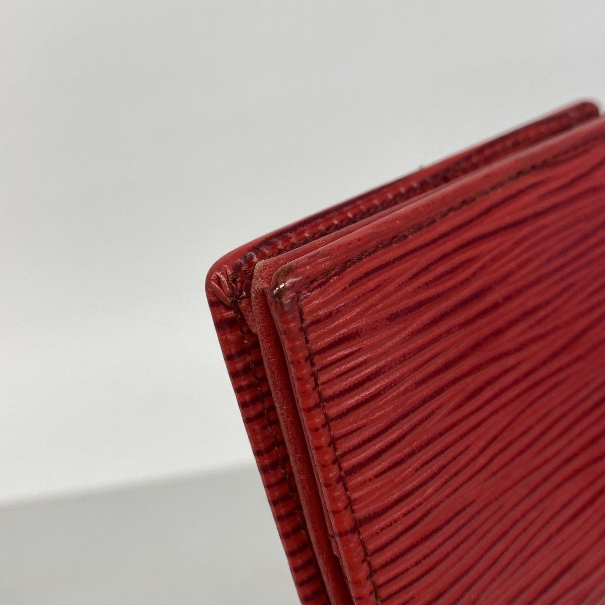 Louis Vuitton Coin Case Epi Porte Moneboite Castilian — view 5