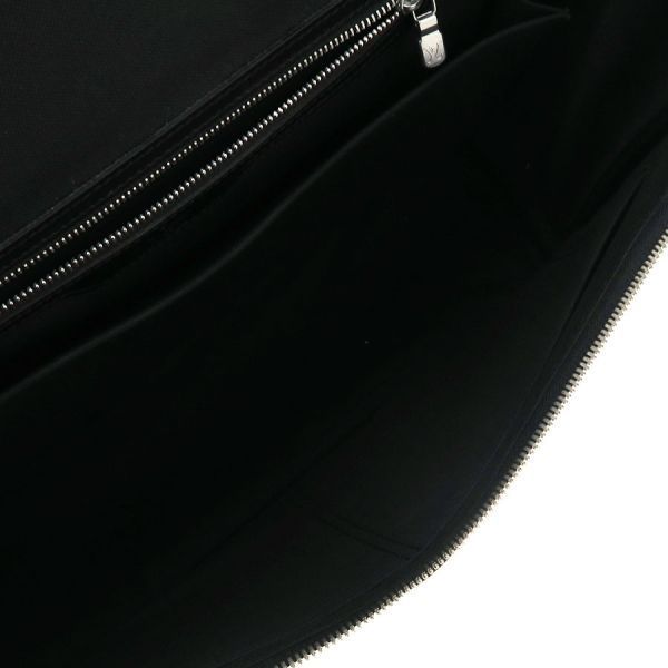 Louis Vuitton Taiga Messenger — view 3