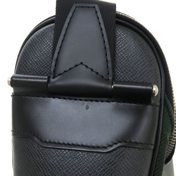 Louis Vuitton Taiga Messenger — view 6