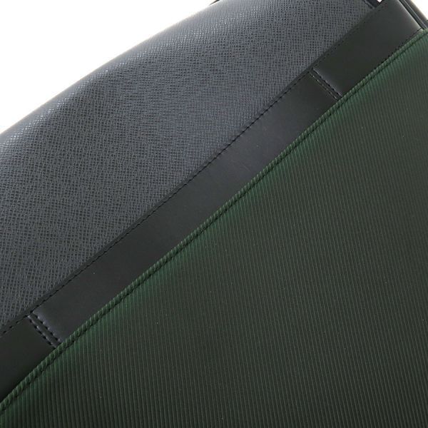 Louis Vuitton Taiga Messenger — view 5