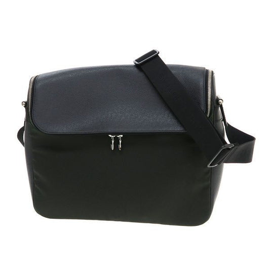 Louis Vuitton Taiga Messenger