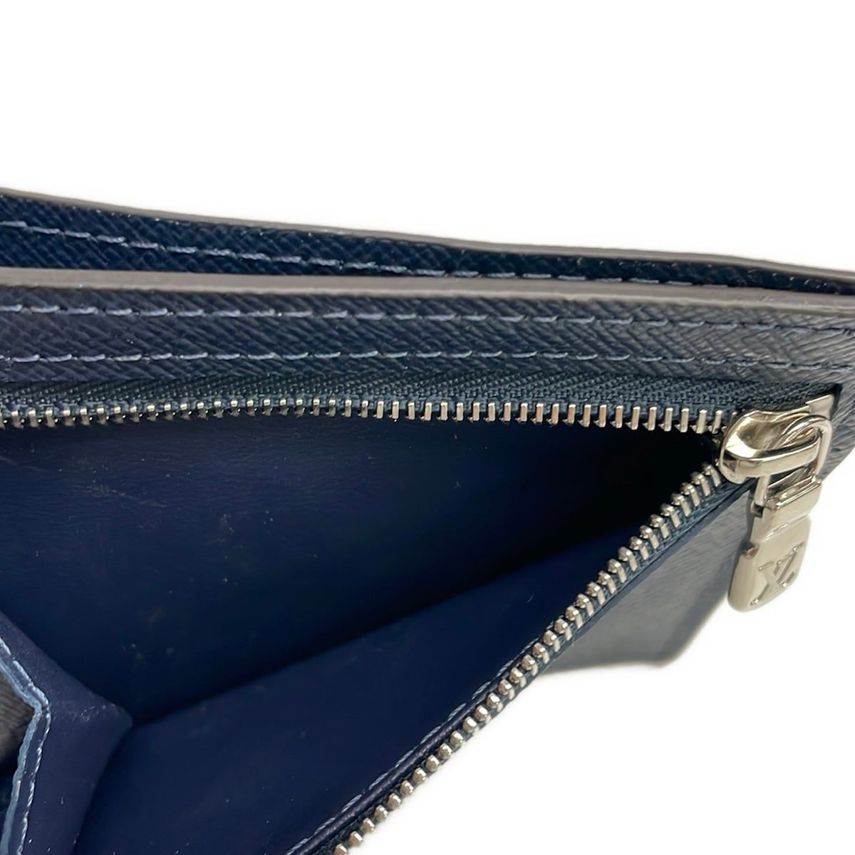 Louis Vuitton Bifold Wallet Taiga Portefeuille Amerigo Ocean Leather — view 6