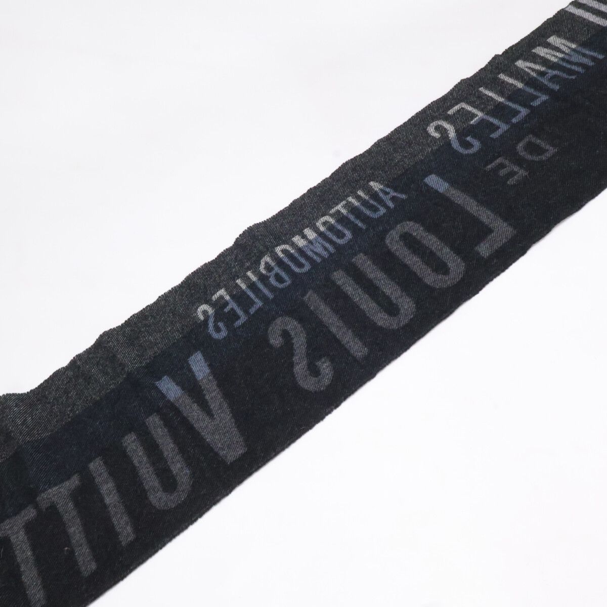 Louis Vuitton Logo Cashmere Blend — view 5