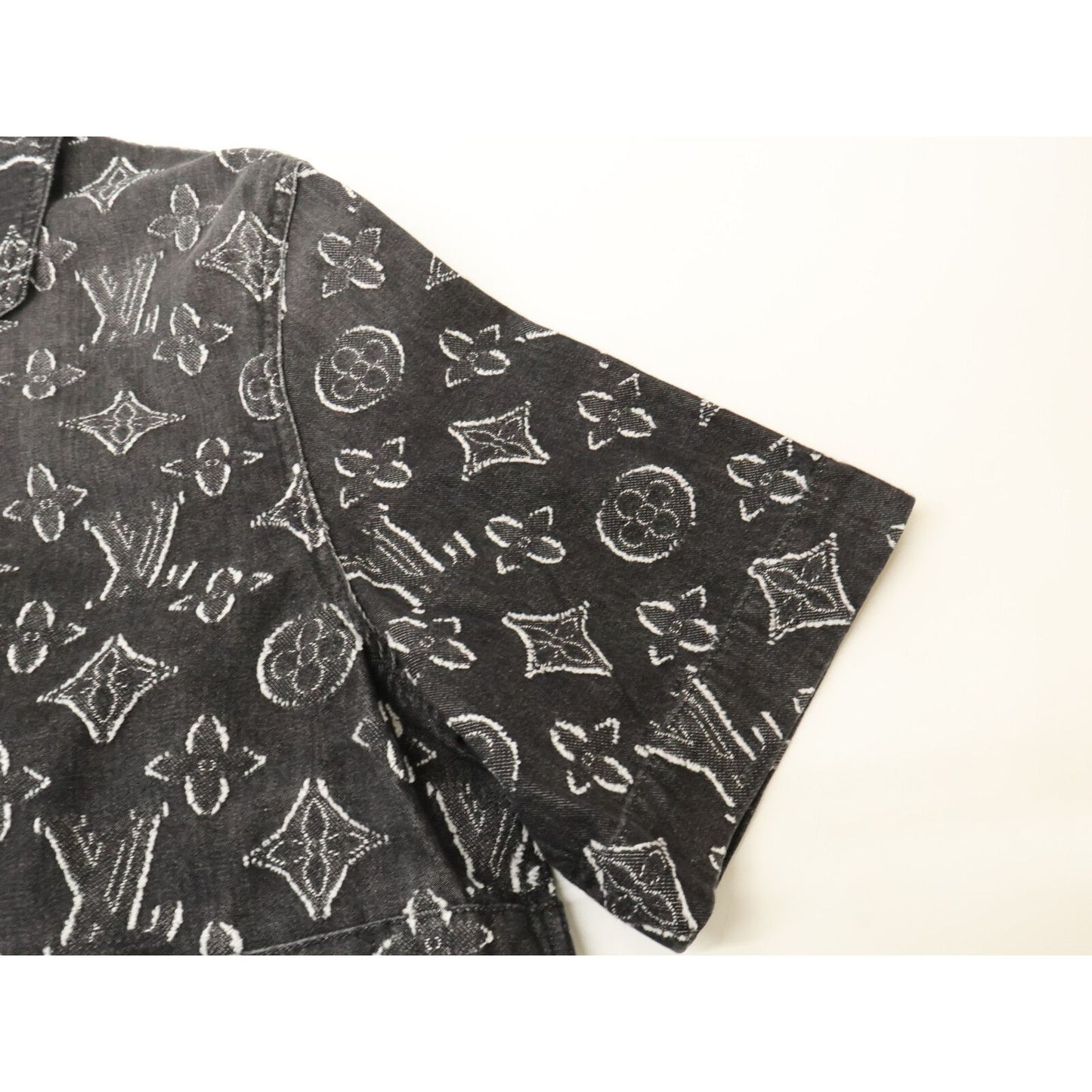 Louis Vuitton Ars Monogram Short Sleeve Chambray Shirt — view 8