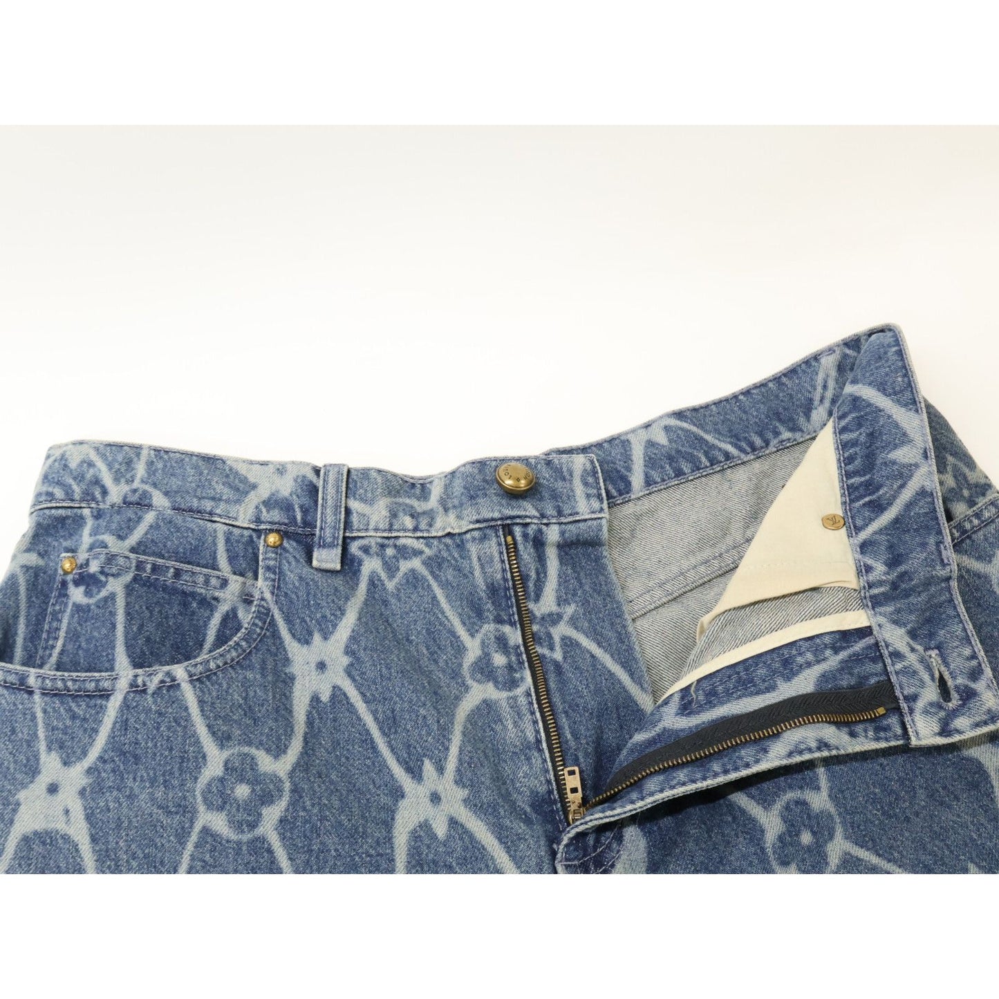 Louis Vuitton Koe Monogram Washed Denim Shorts 30 — view 4