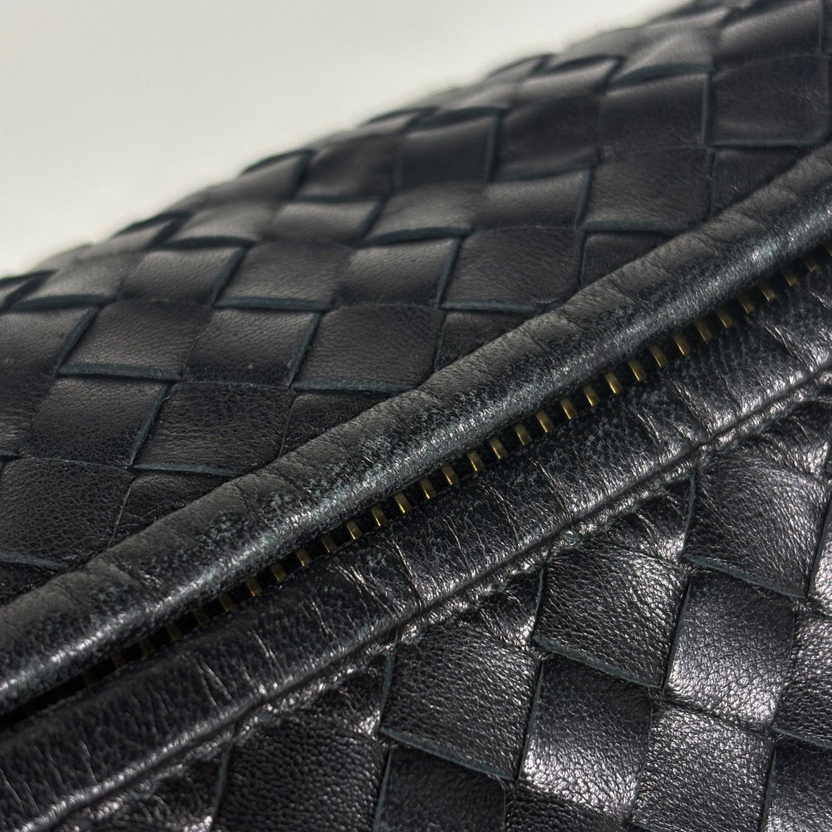 Bottega Veneta Intretchart Shoulder Bag Hobo Leather Black — view 4