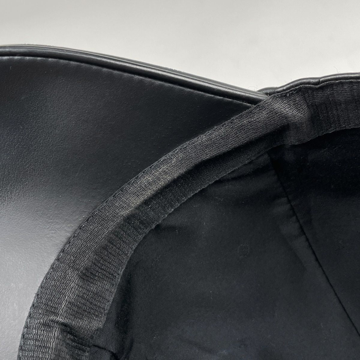 Louis Vuitton Cap Monogram Shadow Hat Leather Noir — view 4