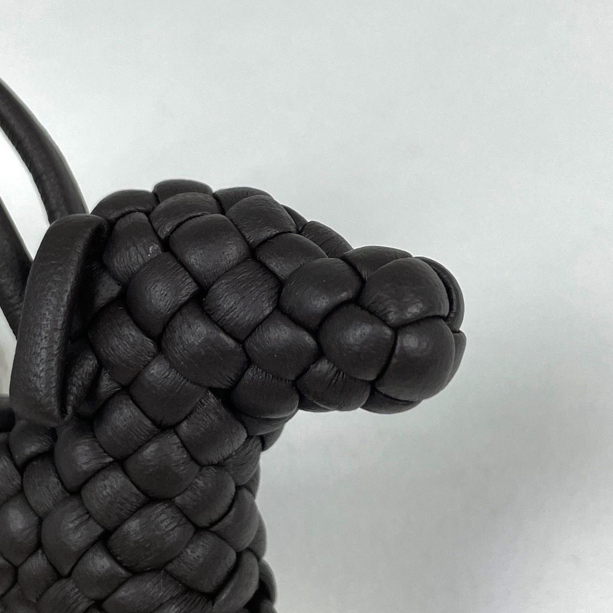 Bottega Veneta Bag Charm Intrecciato Dog Leather Brown — view 4
