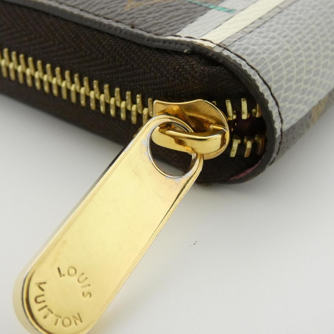Louis Vuitton Monogram Zippy Wallet — view 5