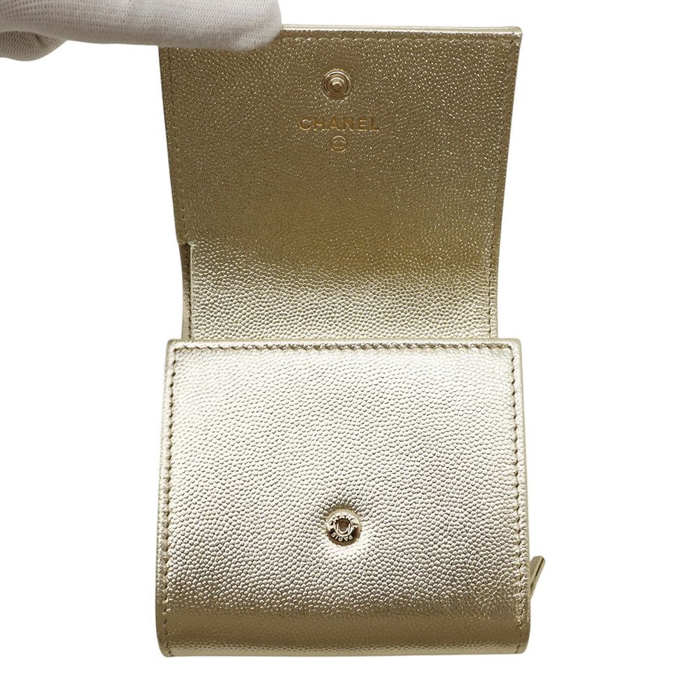Chanel Bi Foldwallet CC Logo Small Flap Wallet Caviar Leather — view 4