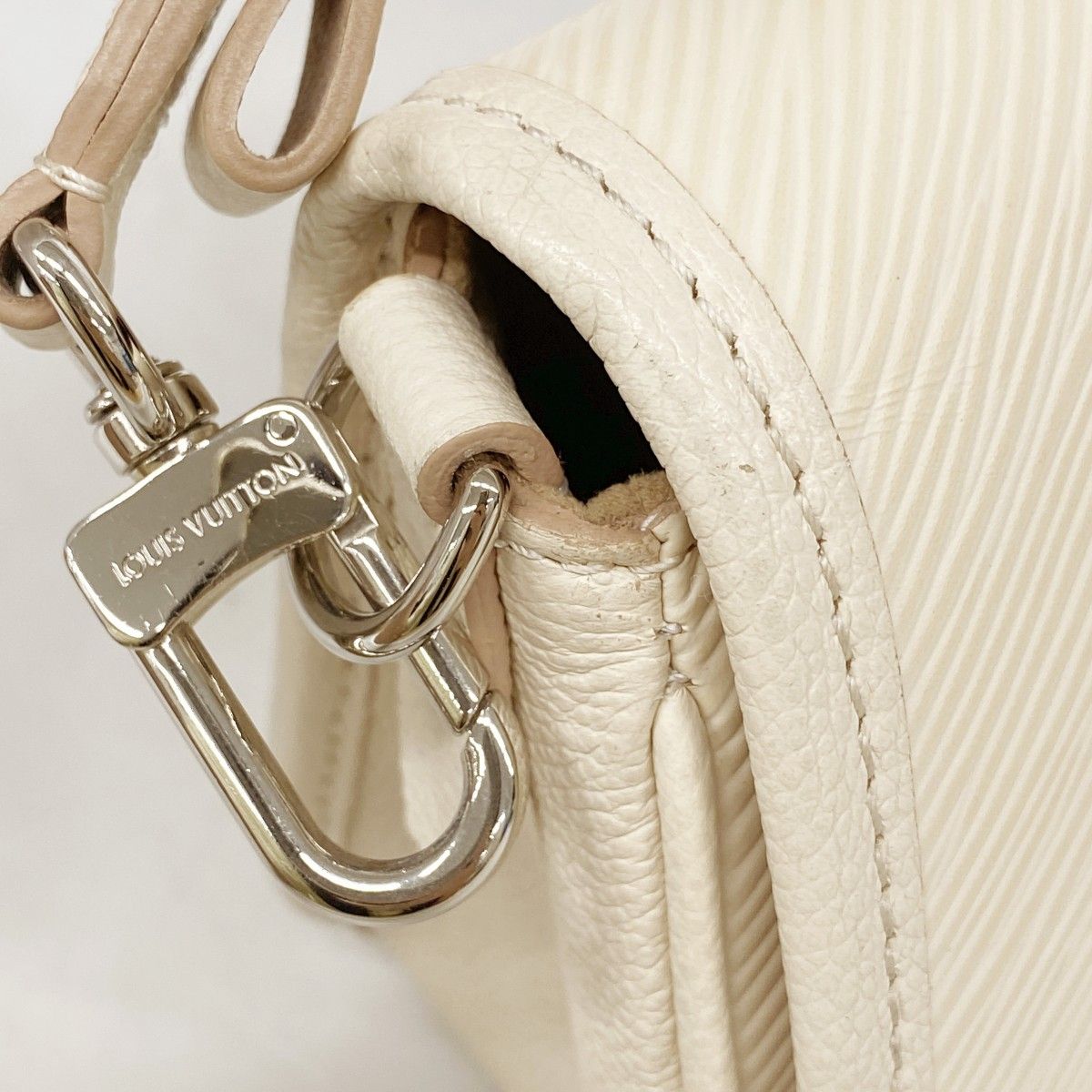 Louis Vuitton Shoulder Bag Epi Buci White — view 6