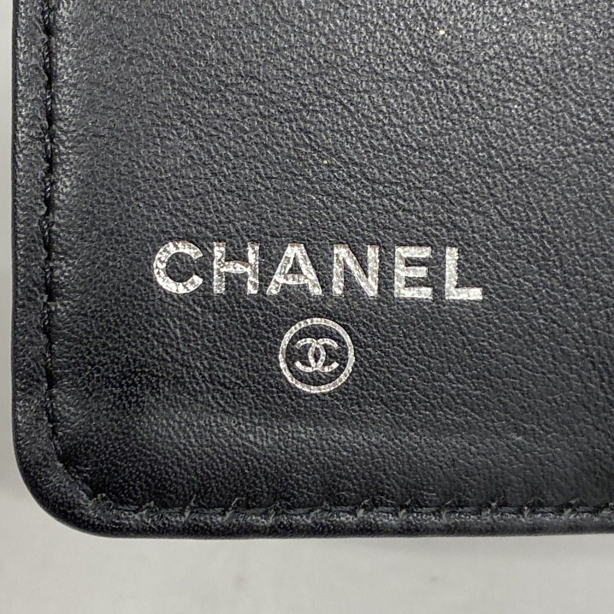 Chanel Key Case Patent Leather Black Silver Key Holder — view 4