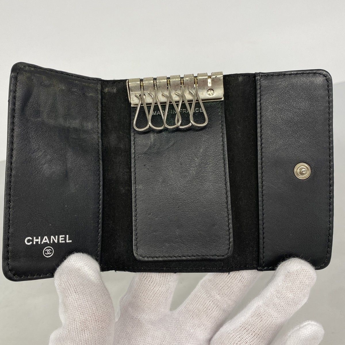 Chanel Key Case Patent Leather Black Silver Key Holder — view 3