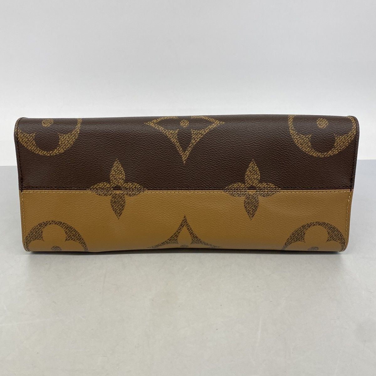 Louis Vuitton Tote Monogram Giant Reverse On The Go MM Brown 2-Way — view 3