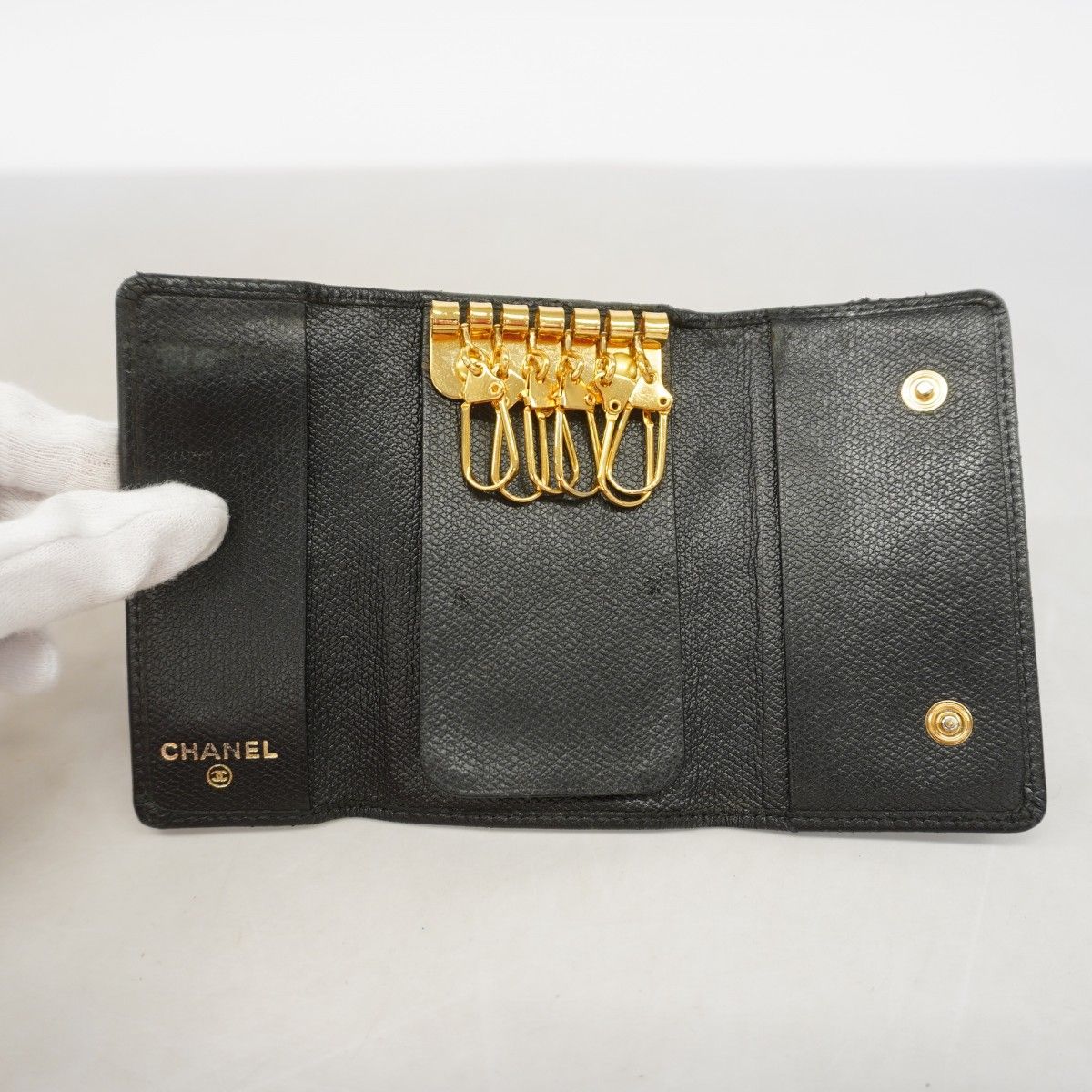 Chanel Key Case Here Caviar Leather Black Gold Key Holder — view 3