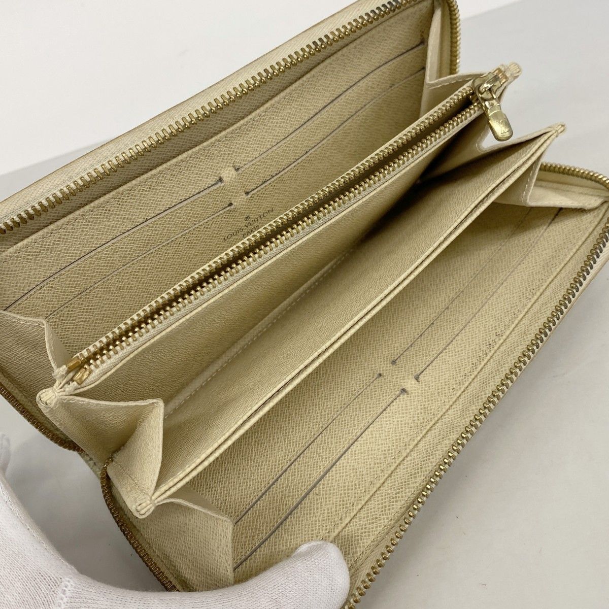 Louis Vuitton Wallet Damier Azur Zippy White — view 3