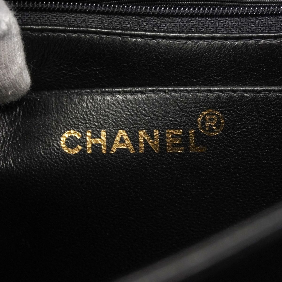 Chanel Shoulder Bag Quilted Caviar Leather Black Gold — view 5