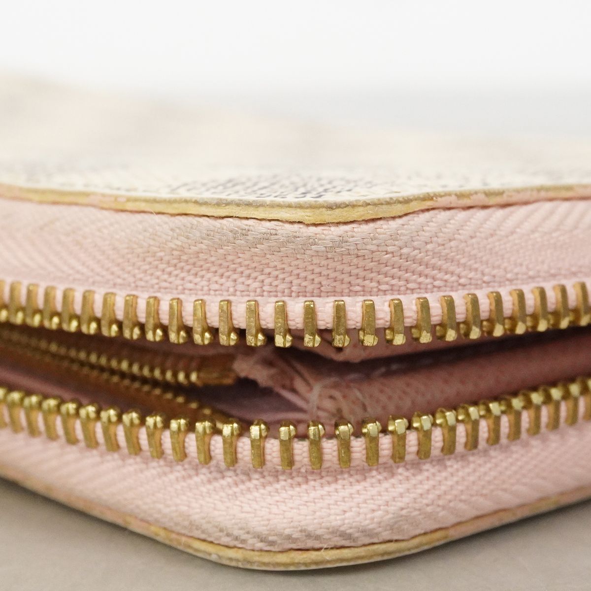Louis Vuitton Wallet Damier Azur Zippy White — view 9