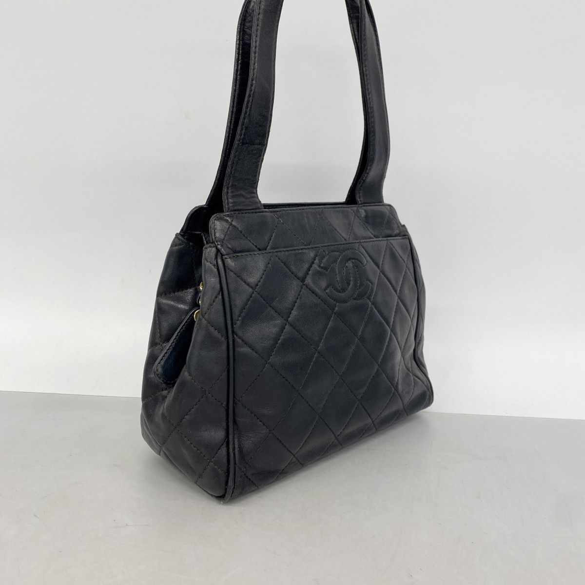 Chanel Handbag Quilted Lambskin Black Gold — view 2