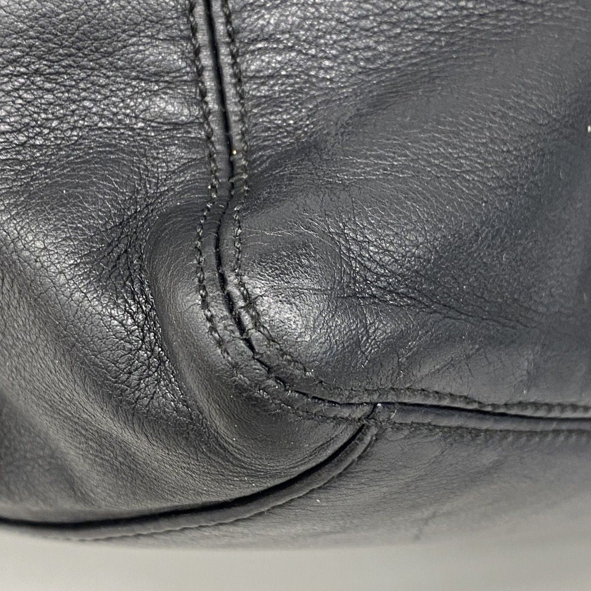Chanel Tote Lambskin Black Gold — view 6