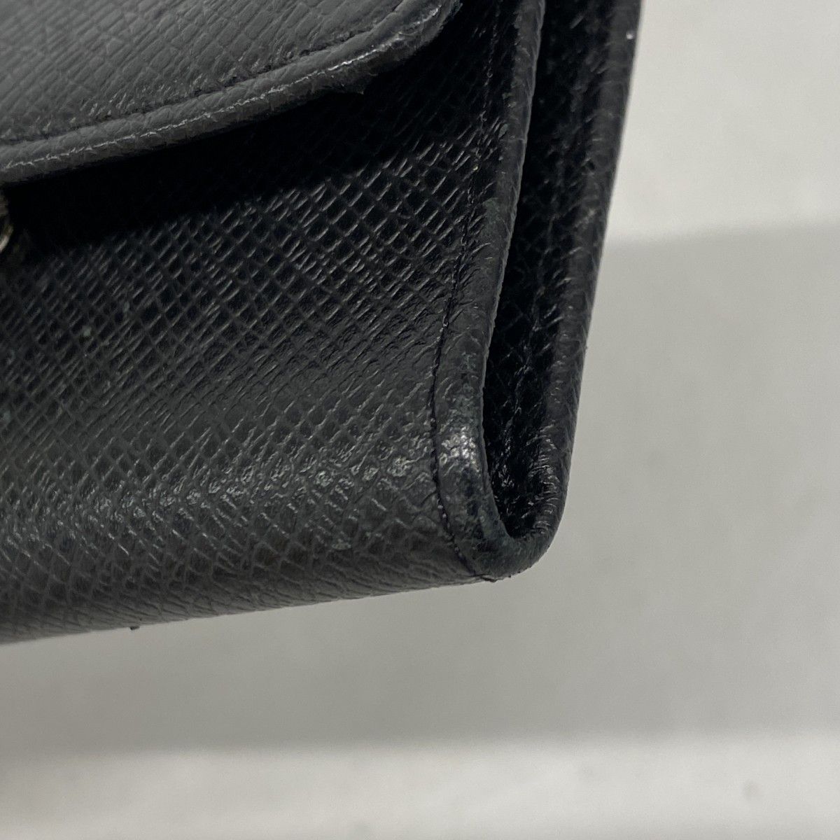 Louis Vuitton Key Case Taiga Multicles 6 Ardoise Key Holder — view 6