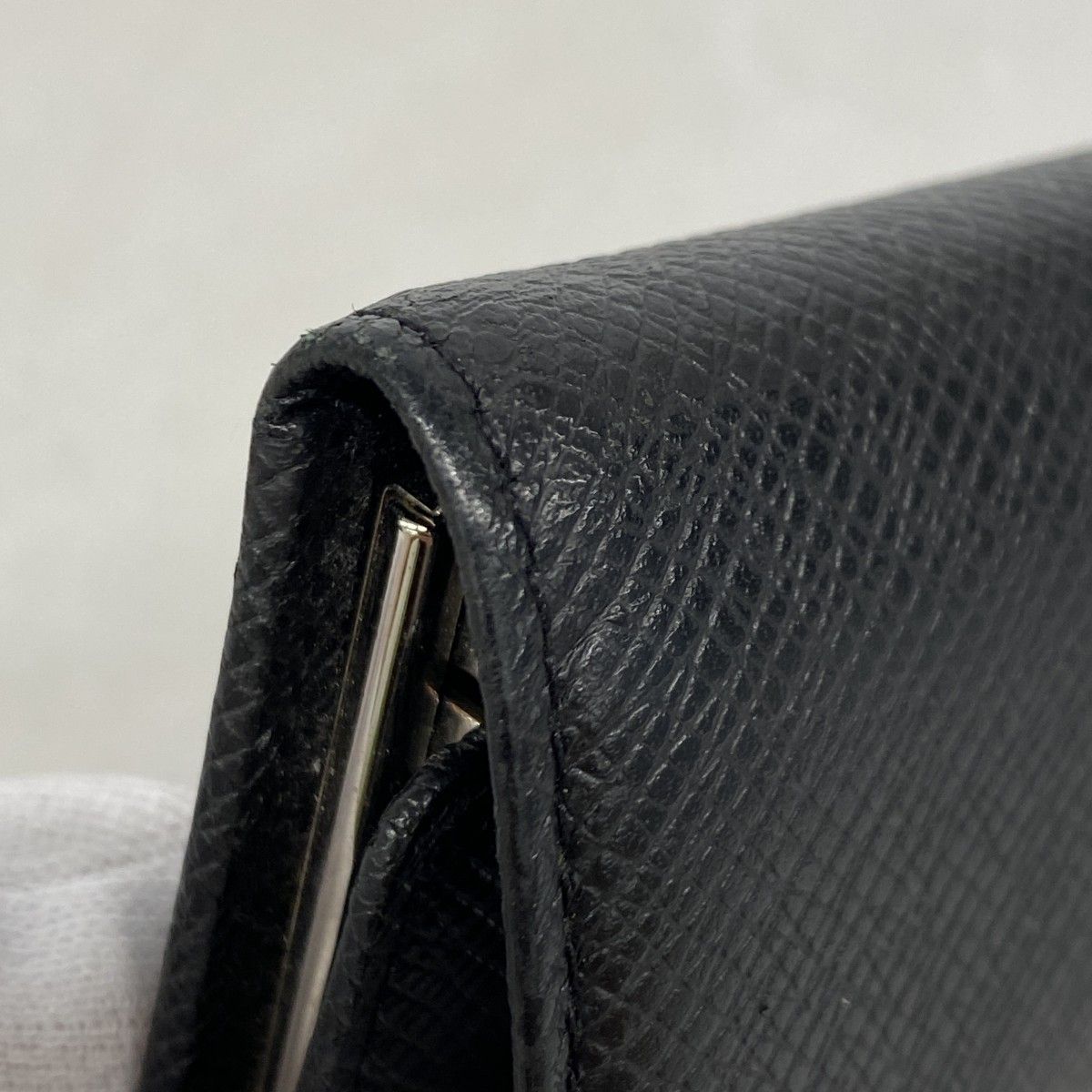 Louis Vuitton Key Case Taiga Multicles 6 Ardoise Key Holder — view 5