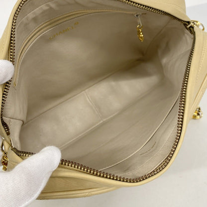 Chanel Shoulder Bag Quilted Lambskin Beige Gold — view 4