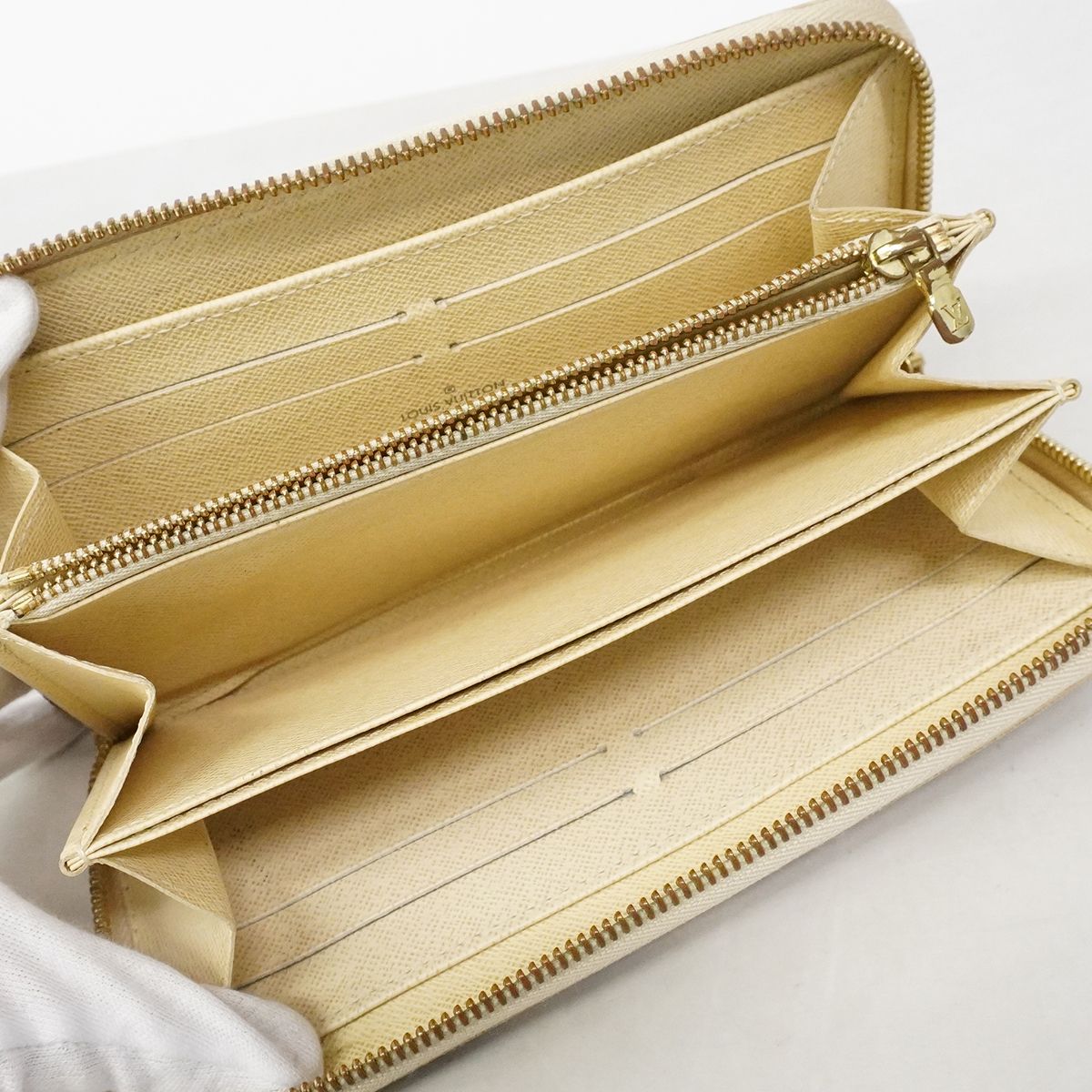 Louis Vuitton Wallet Damier Azur Zippy White — view 4