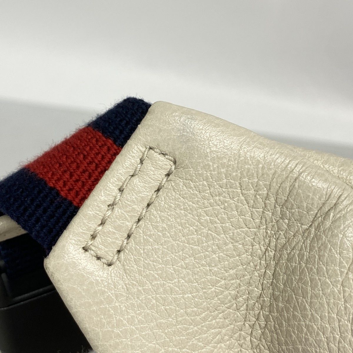 Gucci Waist Bag Leather White Gold — view 7