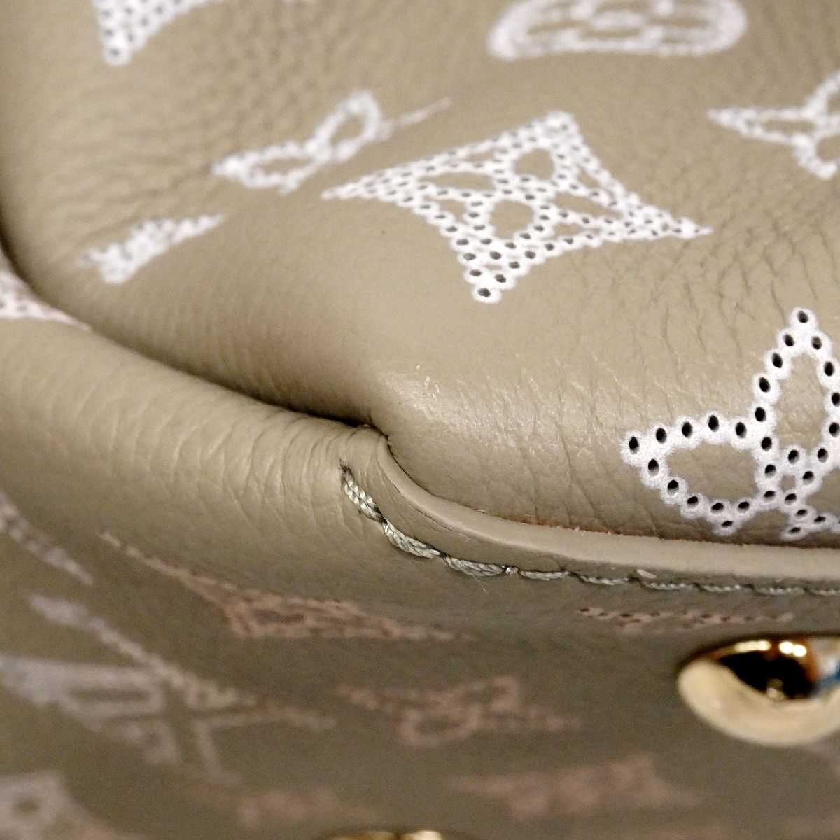 Louis Vuitton Handbag Mahina light Bellatote Gray 2-Way — view 7
