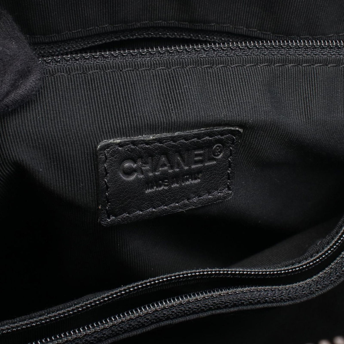 Chanel Tote Bag Wild Stitch Black Leather — view 4
