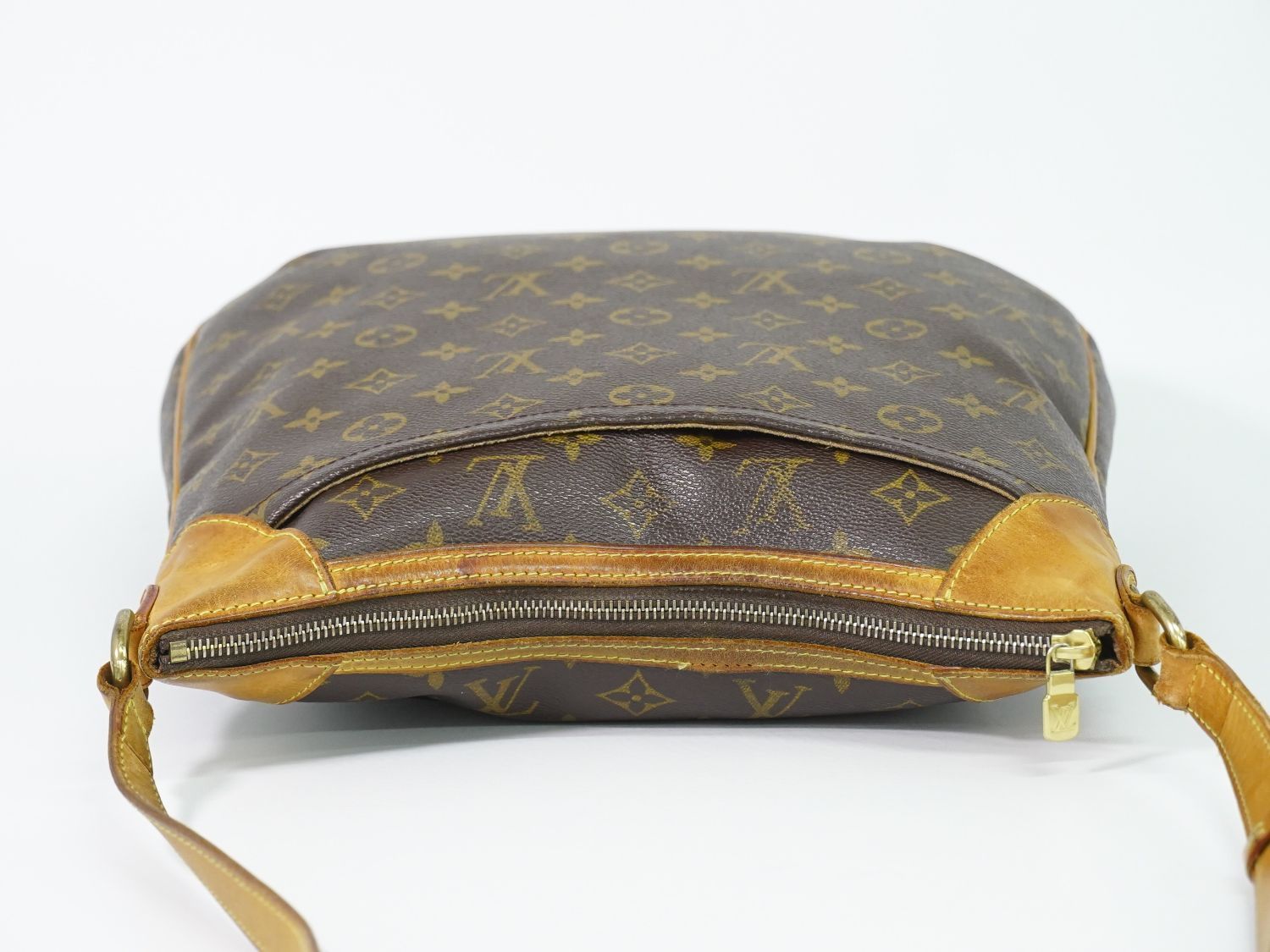 Louis Vuitton LV MM Monogram Shoulder Bag Pochette Brown Odeon Second — view 5