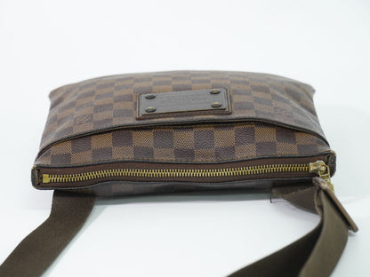 Louis Vuitton LV Pochette Brooklyn Damier Ebene Shoulder Bag Brown Second — view 5