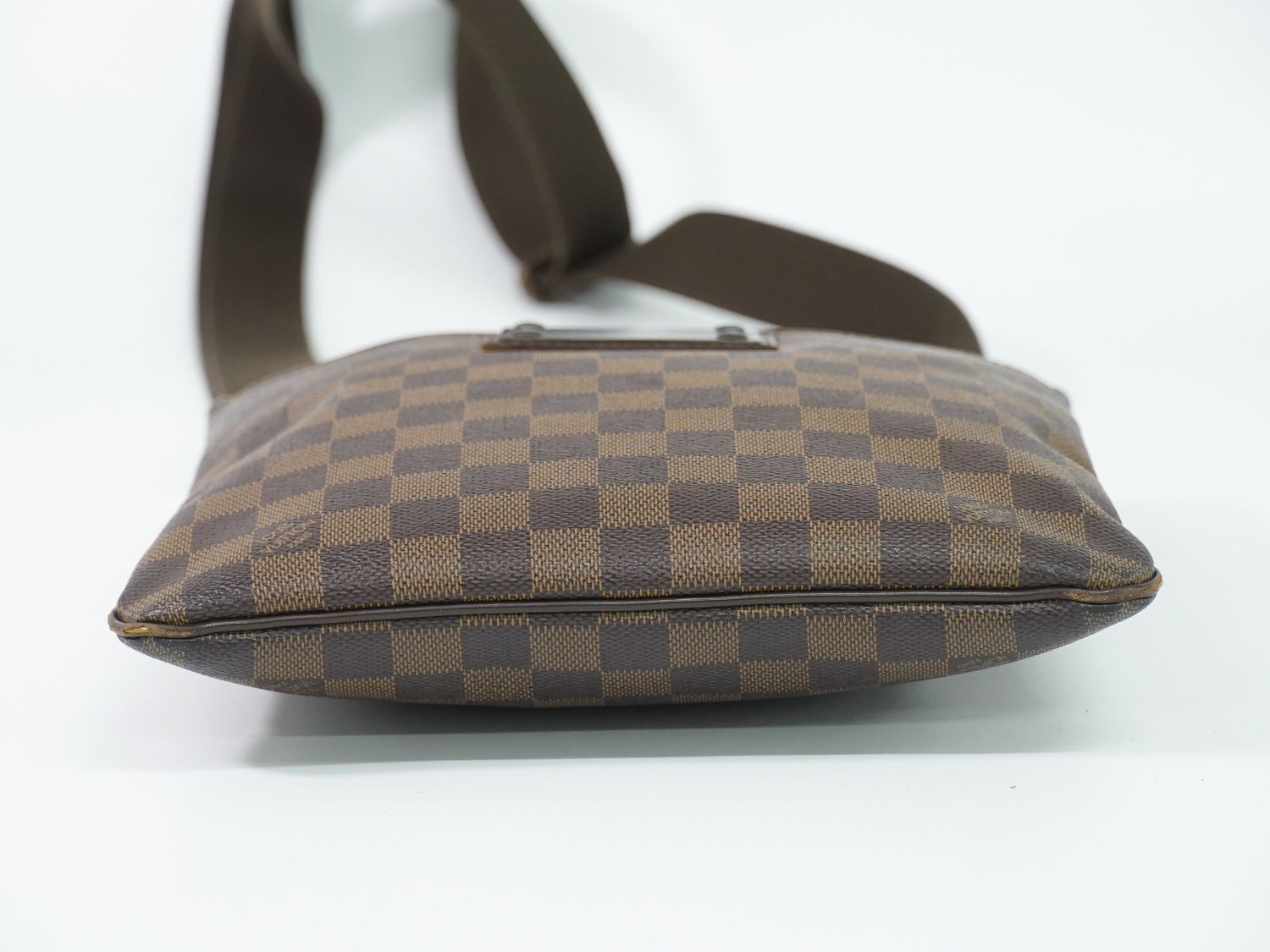 Louis Vuitton LV Pochette Brooklyn Damier Ebene Shoulder Bag Brown Second — view 3