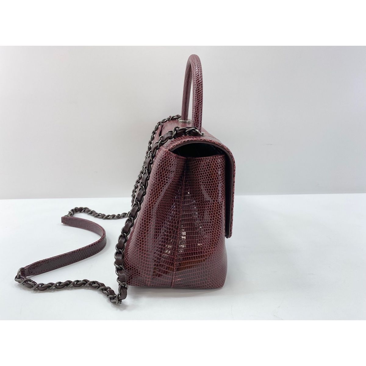 Chanel Shoulder Bag 28 — view 6