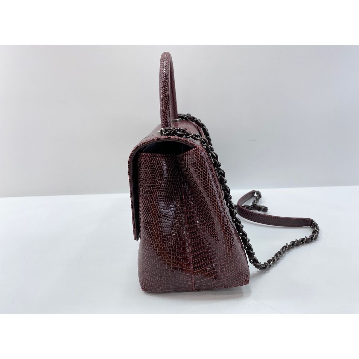 Chanel Shoulder Bag 28 — view 5