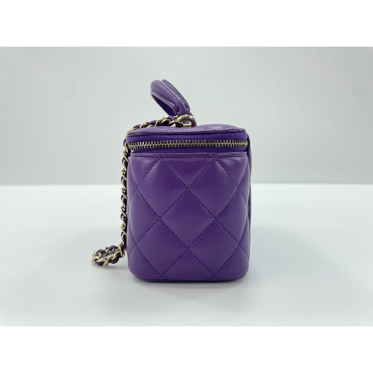 Chanel Shoulder Bag Quilted — view 5