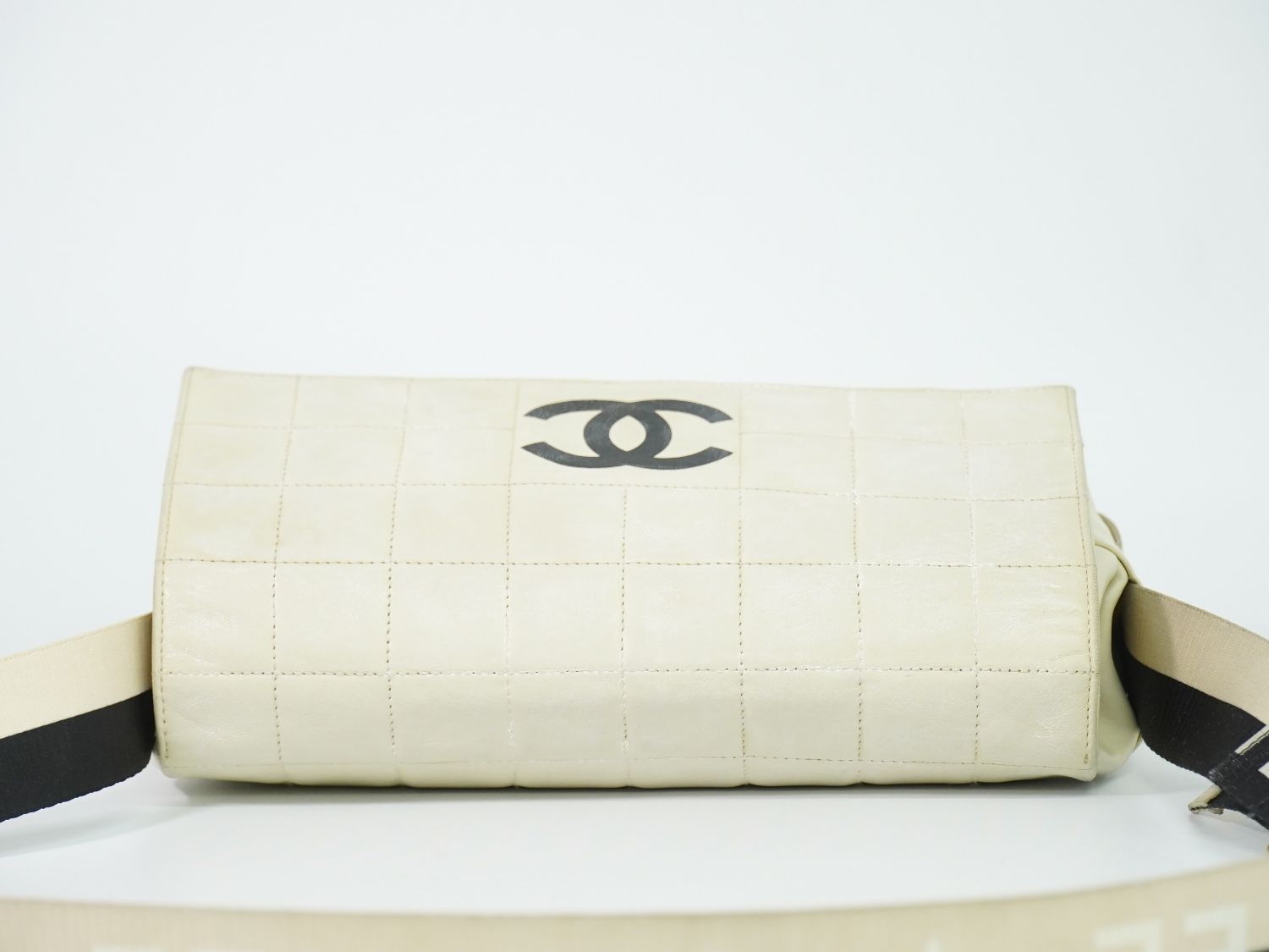 Chanel Chocolate Bar Line CC Logo Shoulder Bag Pochette Leather White Bar Second — view 5