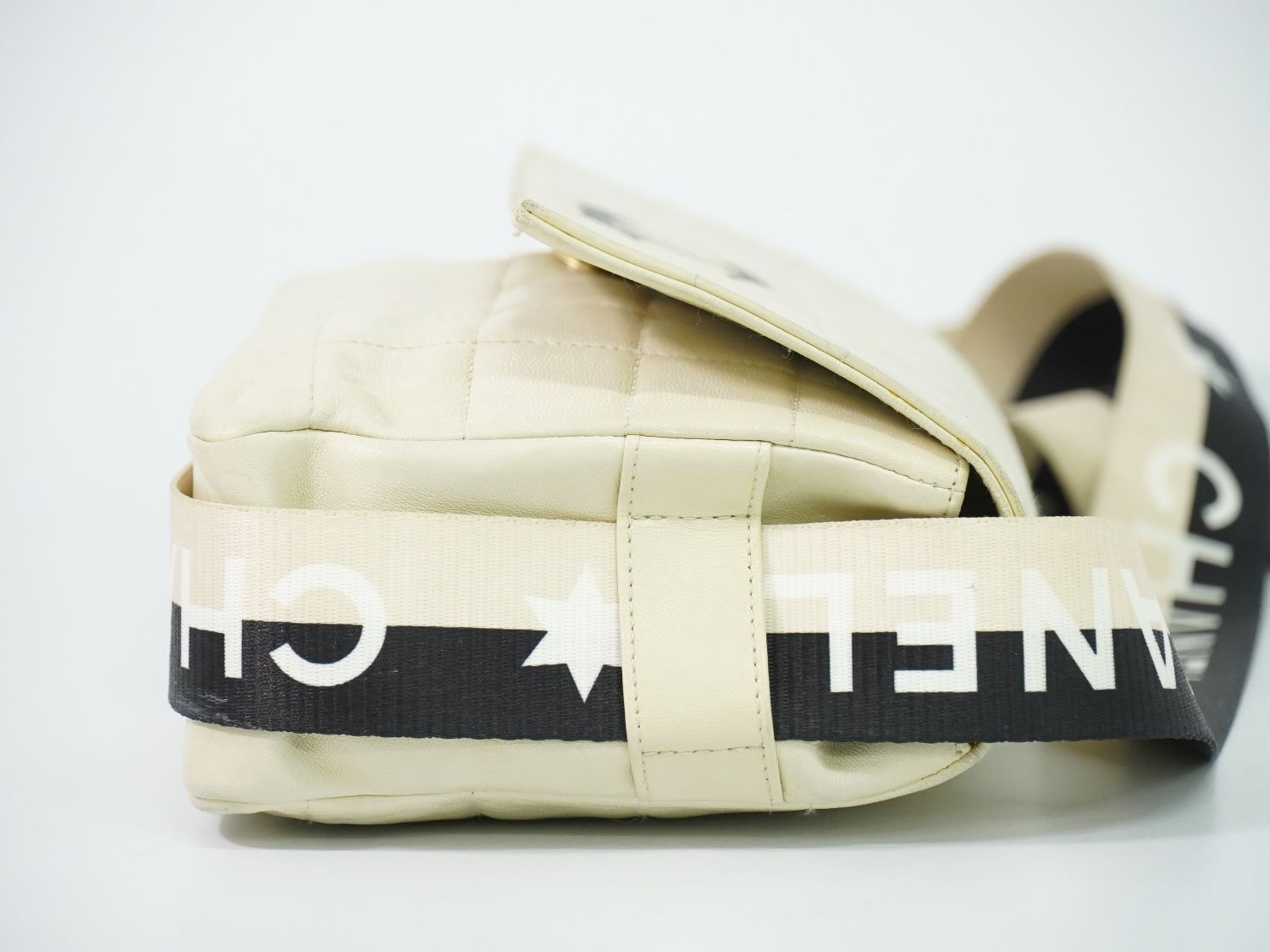 Chanel Chocolate Bar Line CC Logo Shoulder Bag Pochette Leather White Bar Second — view 4