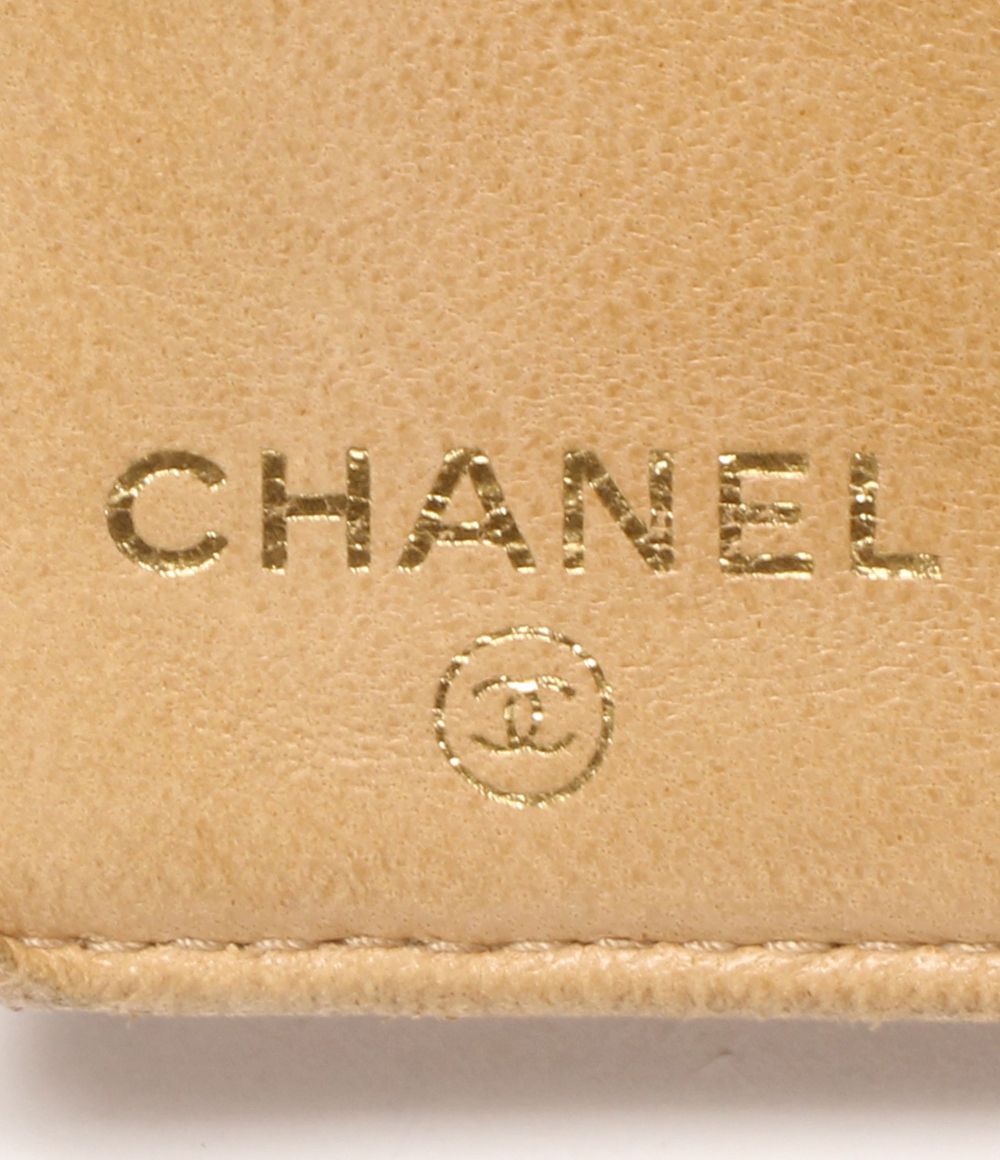 Chanel Bifold Wallet Gold Kiss Lock — view 4