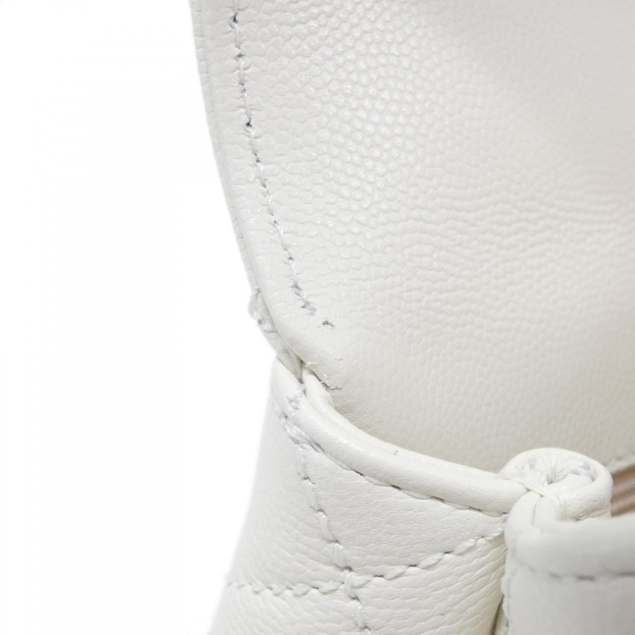 Chanel Bag Handbag White — view 7