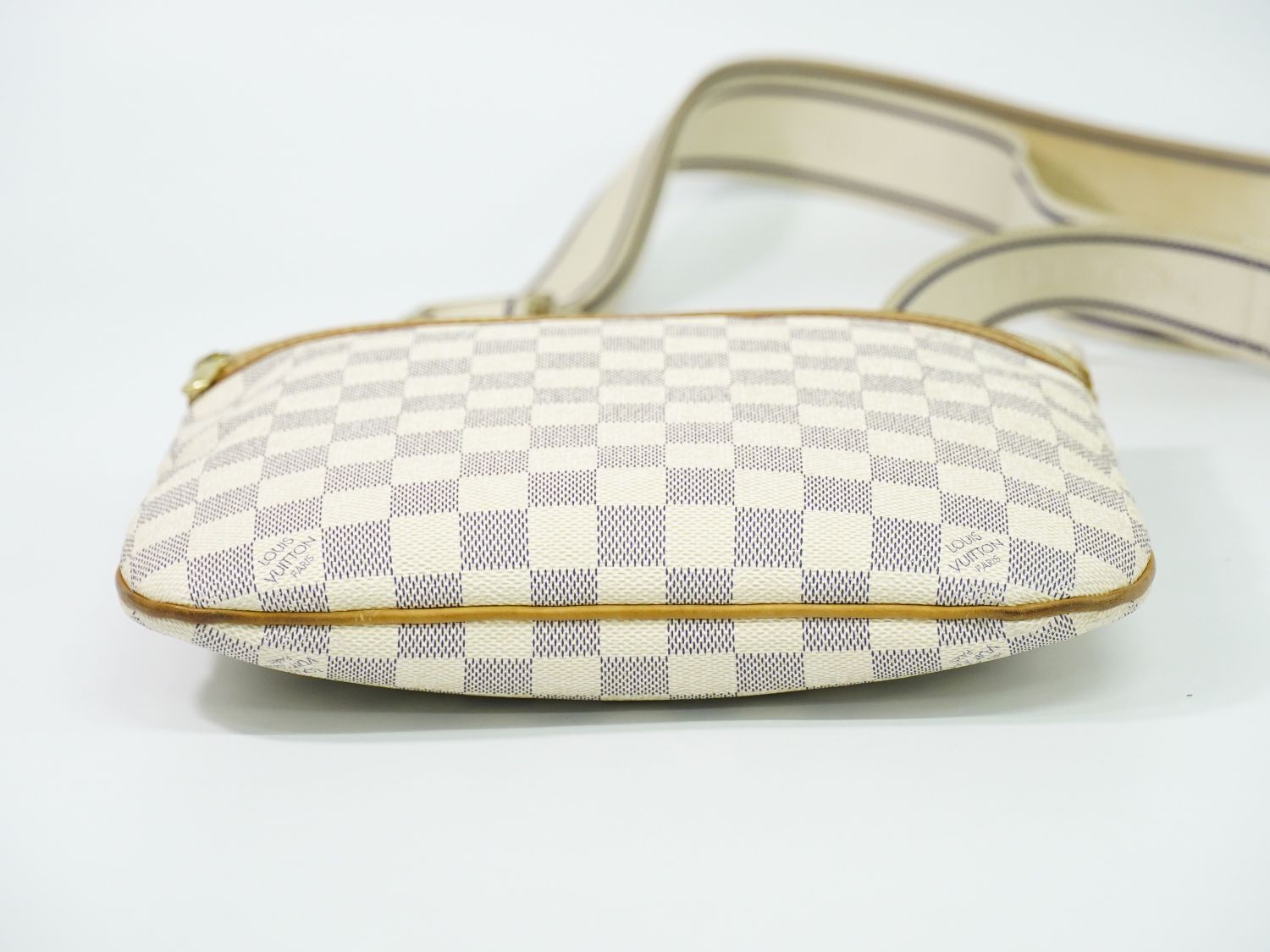 Louis Vuitton LV Pochette Damier Azur Shoulder Bag White Gray Second — view 3