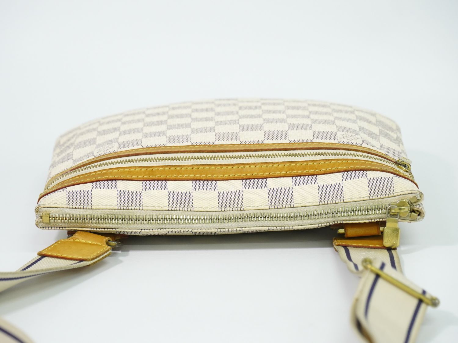 Louis Vuitton LV Pochette Damier Azur Shoulder Bag White Gray Second — view 5