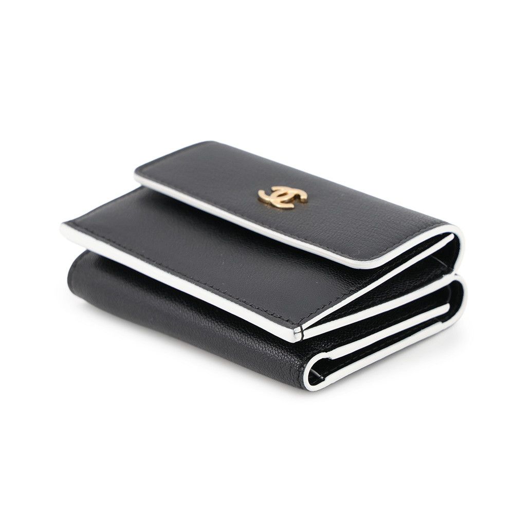 Chanel Trifold Wallet CC Logo Lambskin Compact Black — view 2