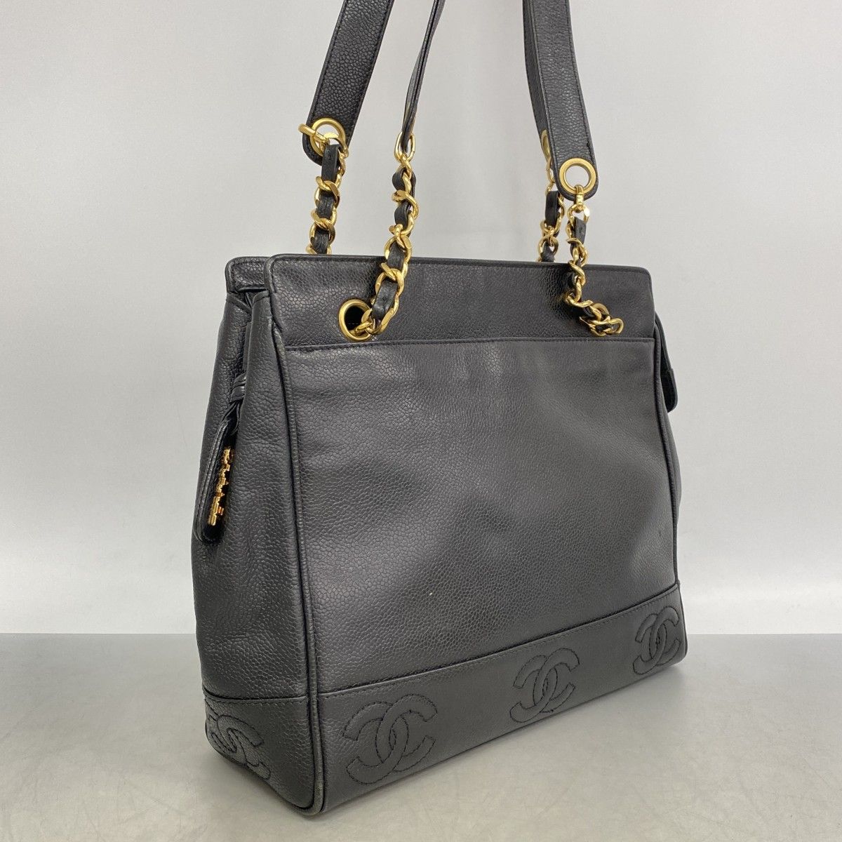 Chanel Shoulder Bag Triple Coco Caviar Leather Black Gold — view 2