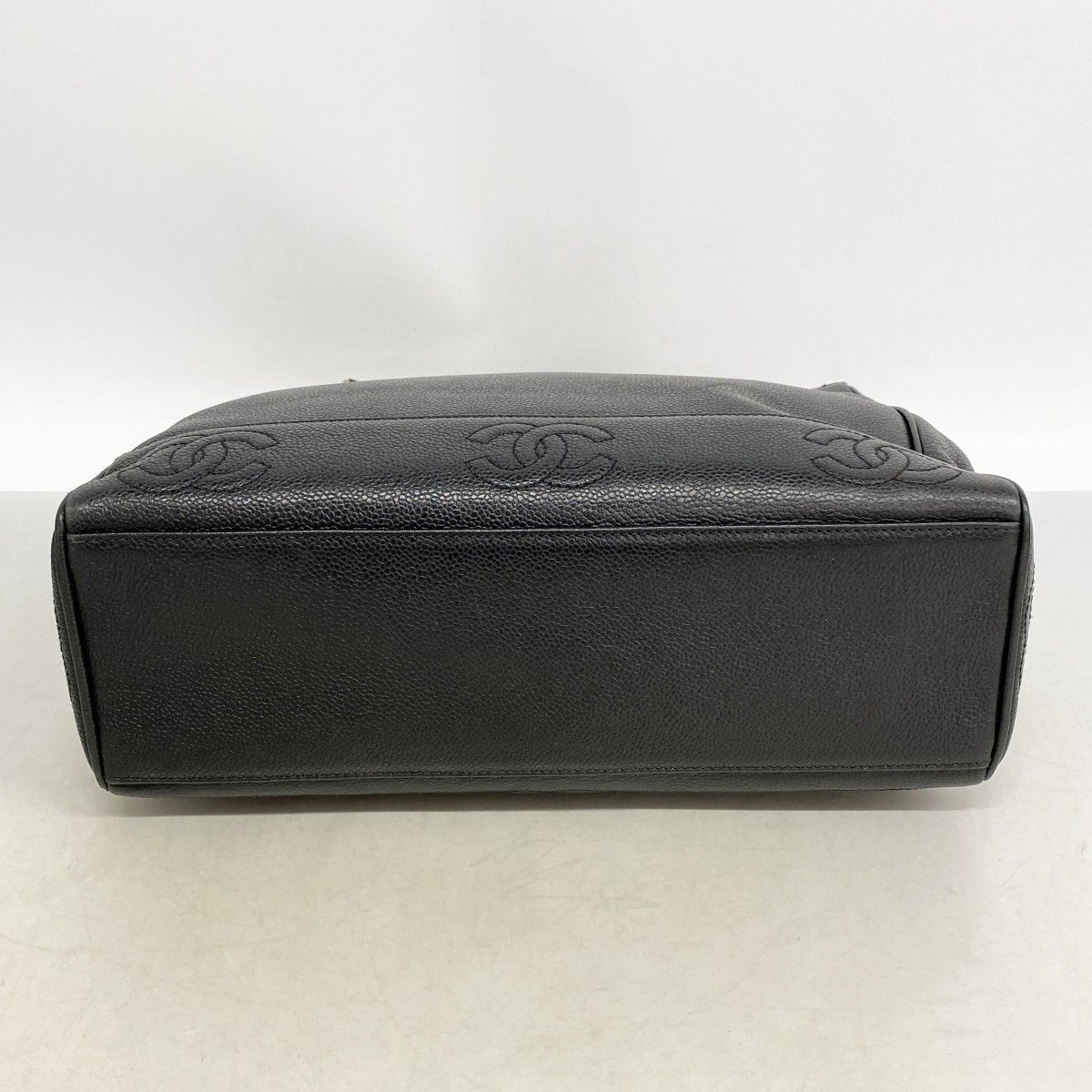 Chanel Shoulder Bag Triple Coco Caviar Leather Black Gold — view 3
