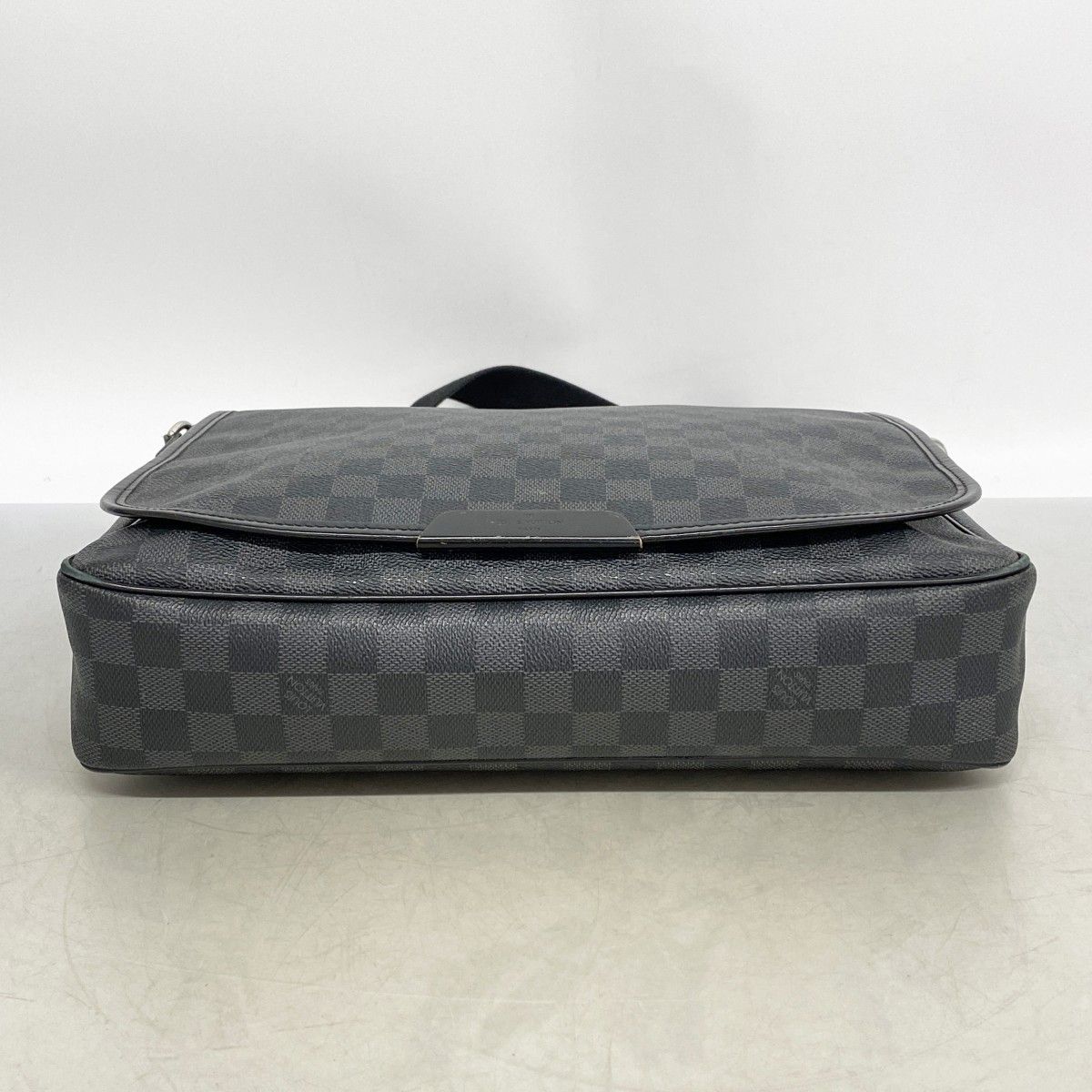 Louis Vuitton Shoulder Bag Damier Graphite MM Black — view 3