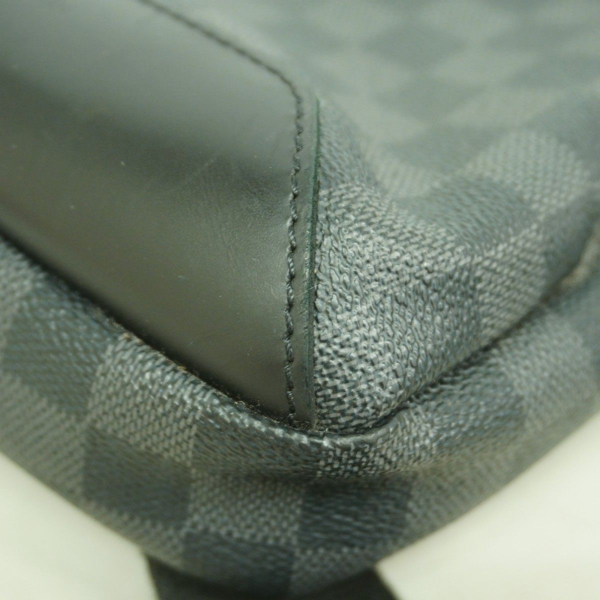 Louis Vuitton Belt Bag Damier Graphite Black — view 8